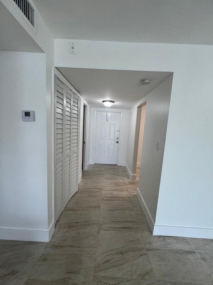 15225 Northeast 6th AvenueApt B309 #B309 - Photo 4 of 12