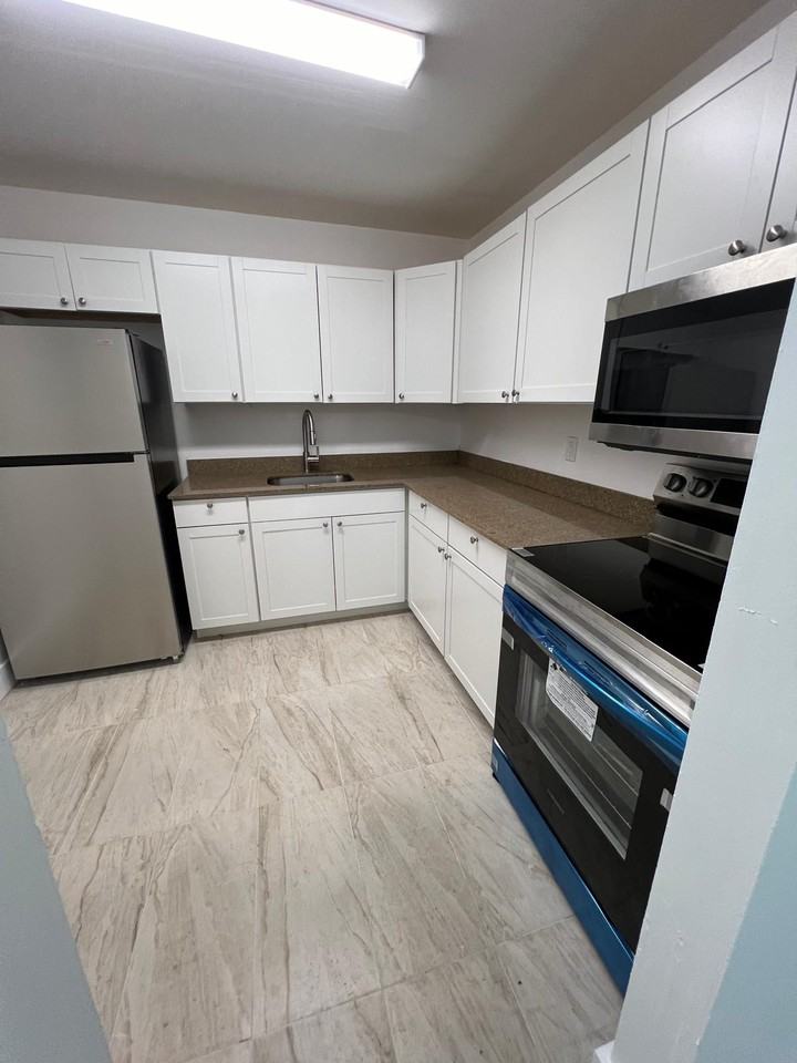 15225 Northeast 6th AvenueApt B309 #B309 - Photo 6 of 12