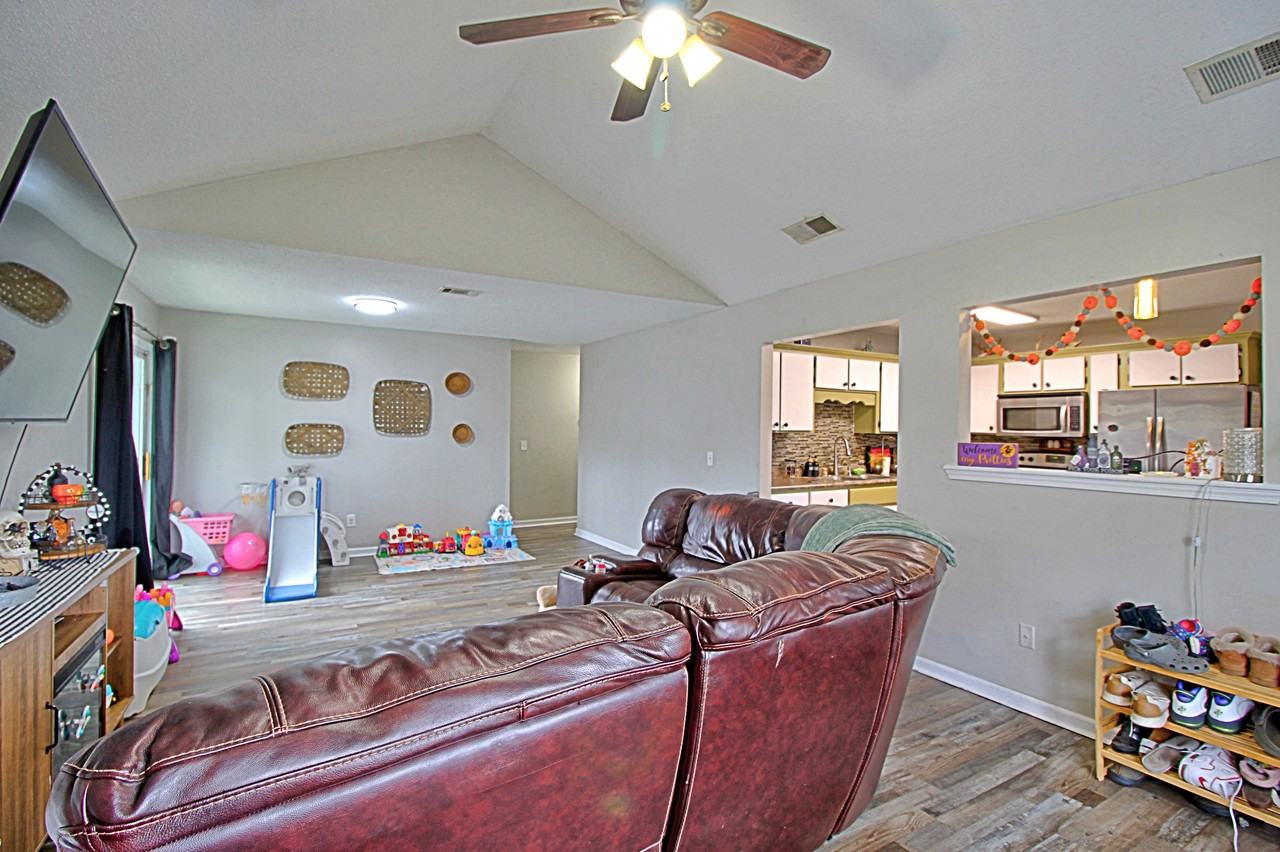 1567 Pendleton Dr #1 - Photo 3 of 22