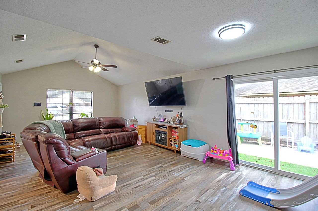 1567 Pendleton Dr #1 - Photo 4 of 22