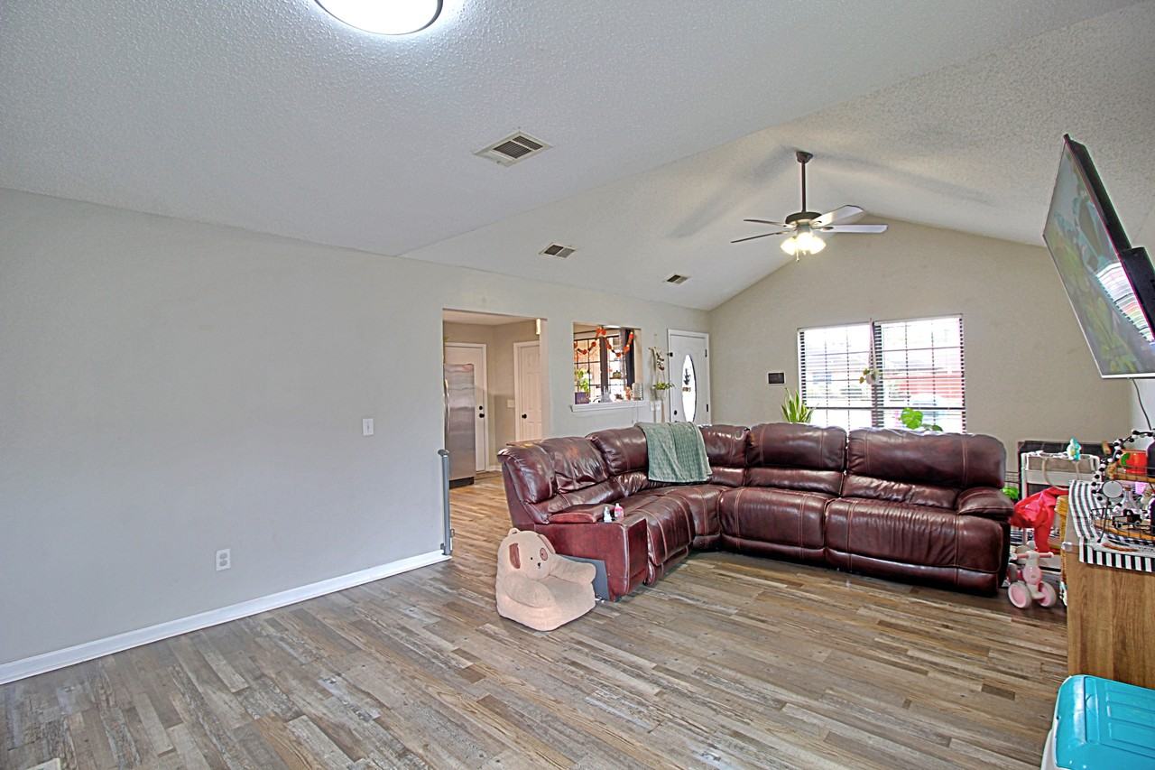 1567 Pendleton Dr #1 - Photo 5 of 22