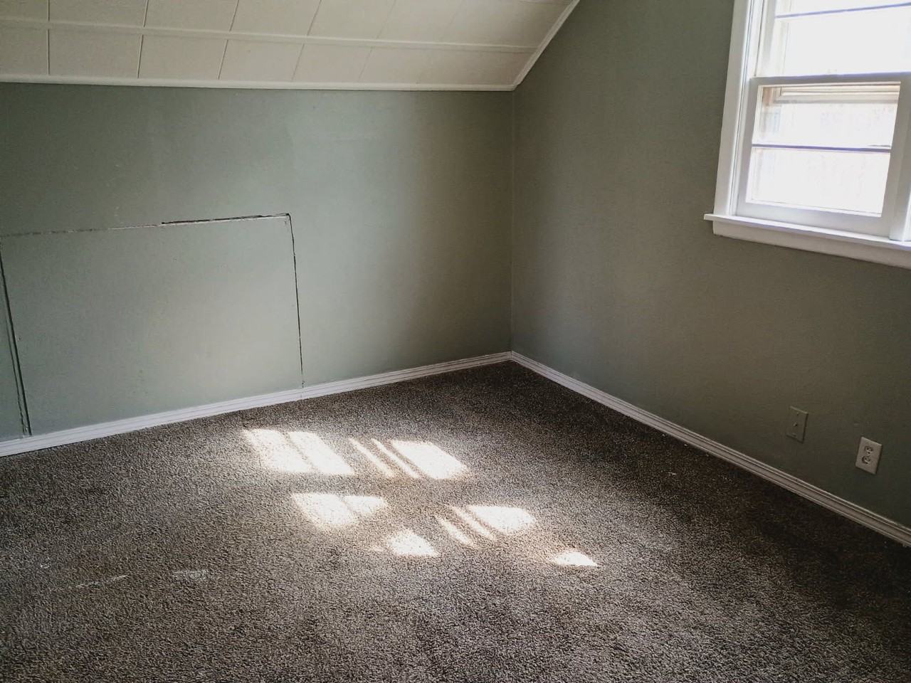 1125 Central Ave N #3 - Photo 3 of 10