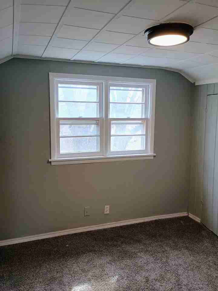 1125 Central Ave N #3 - Photo 4 of 10