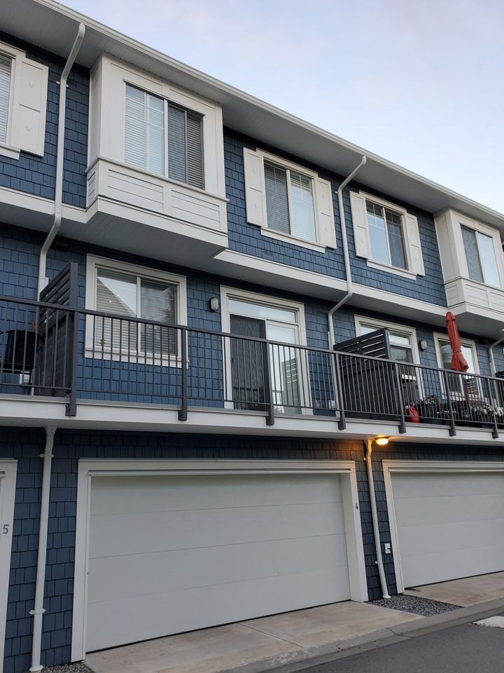 16337 15 Avenue #4 - Photo 4 of 31