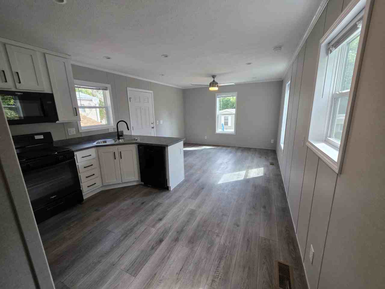 16 Thomas Ln #431 - Photo 5 of 32