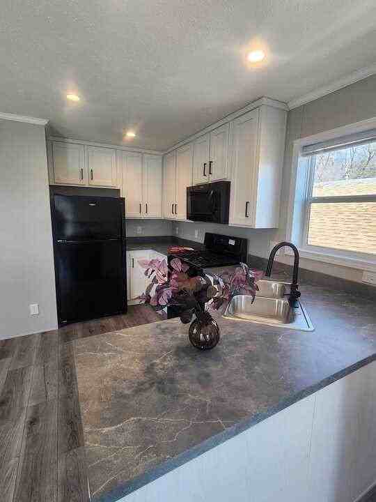 16 Thomas Ln #431 - Photo 7 of 32