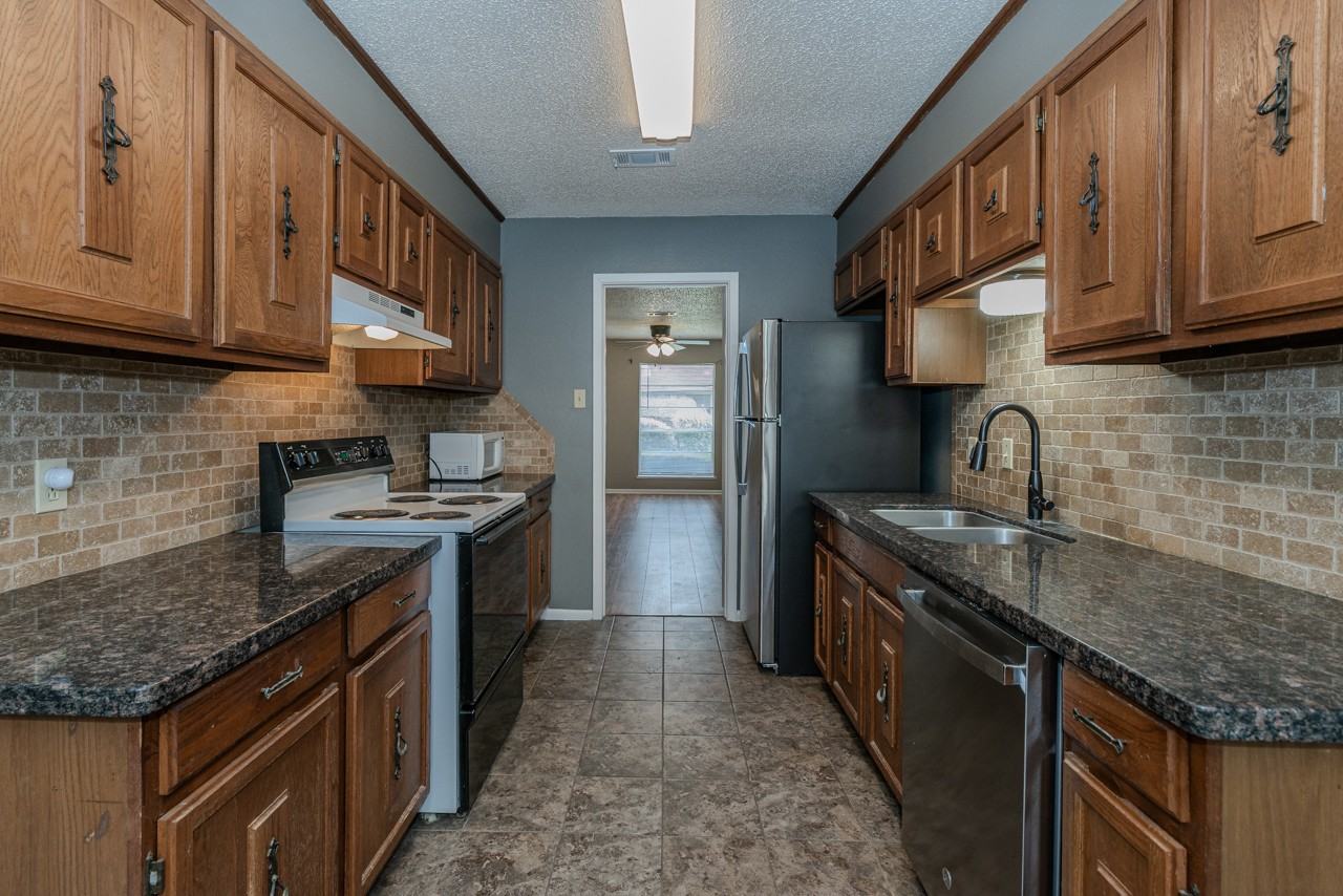 6638 Lexington Dr - Photo 6 of 22