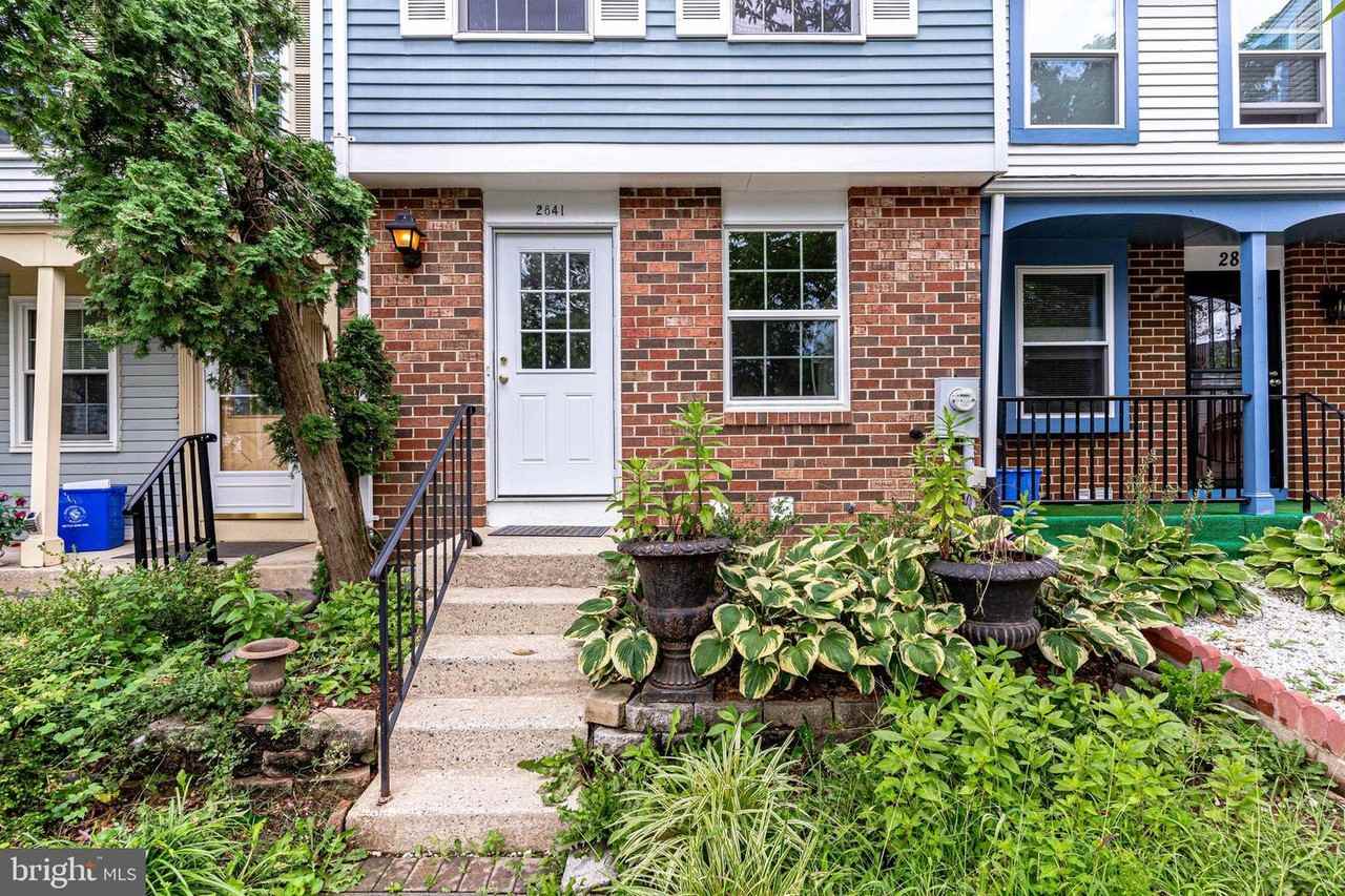 2841 Shepperton Ter - Photo 2 of 44