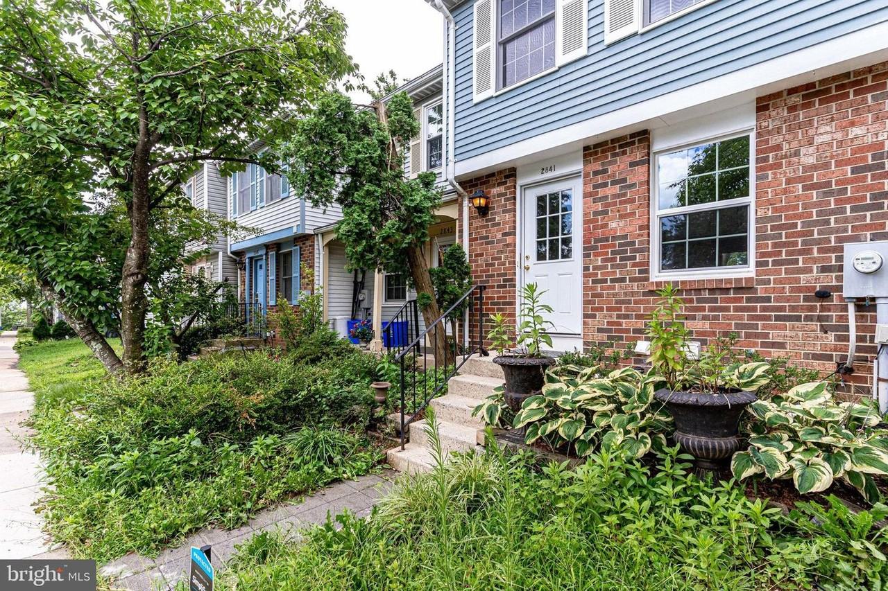 2841 Shepperton Ter - Photo 3 of 44