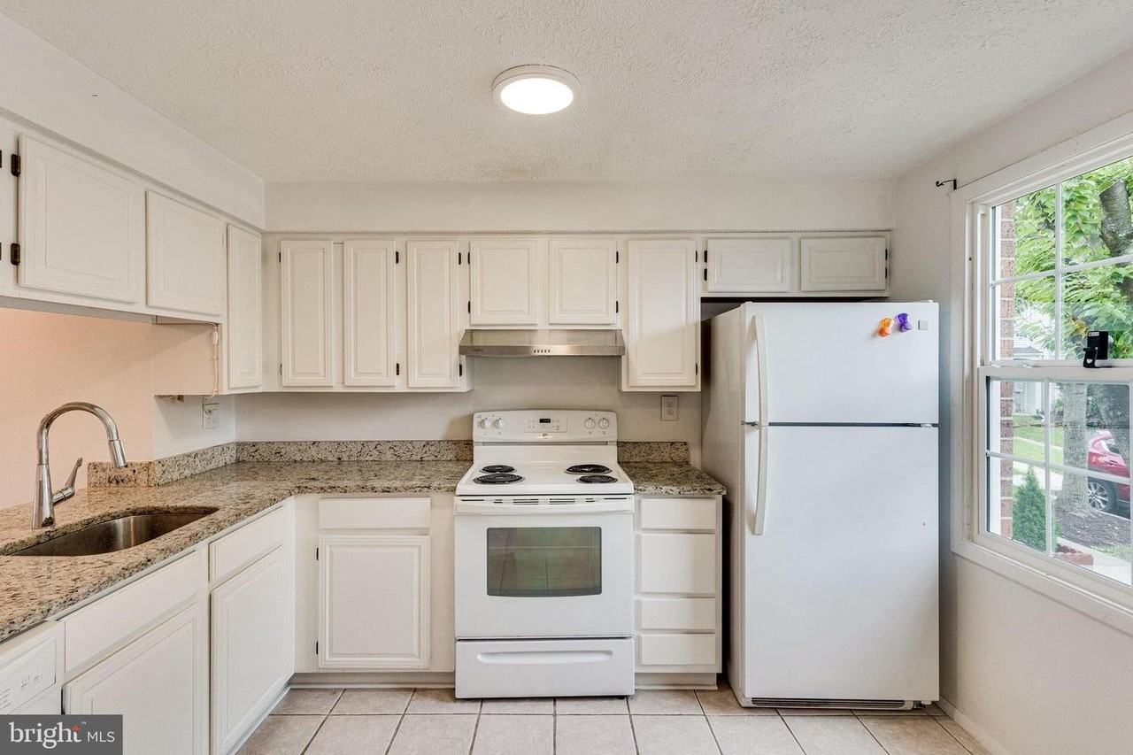 2841 Shepperton Ter - Photo 7 of 44