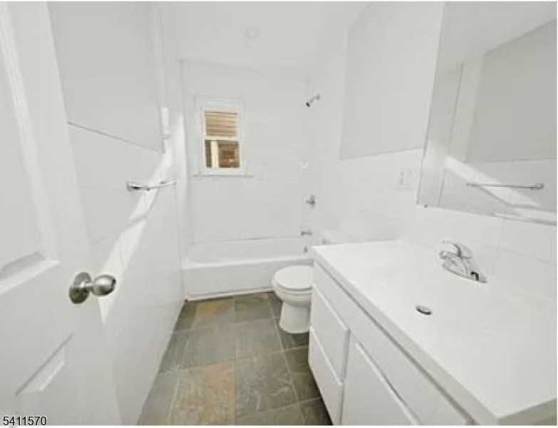 437 Elm St Apt 1l - Photo 4 of 14