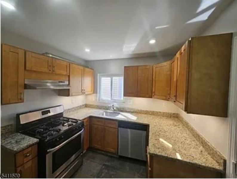 437 Elm St Apt 1l - Photo 6 of 14