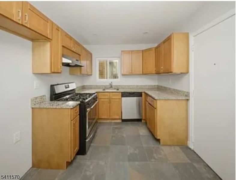 437 Elm St Apt 1l - Photo 7 of 14