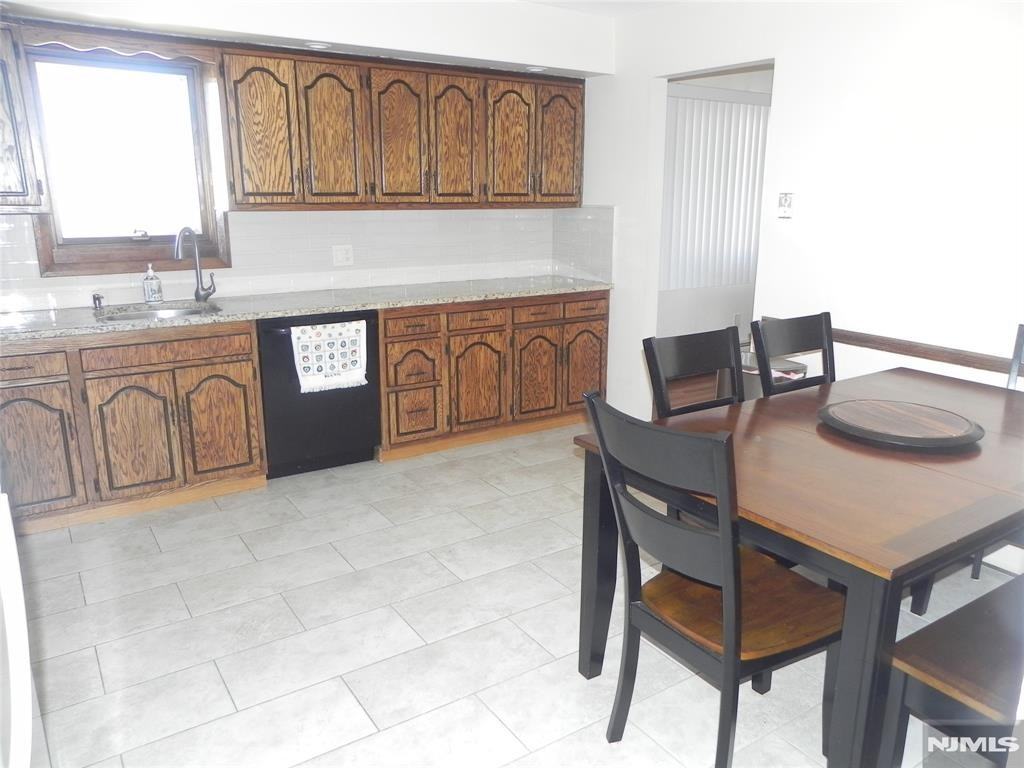 52 Wilson St - Photo 4 of 12