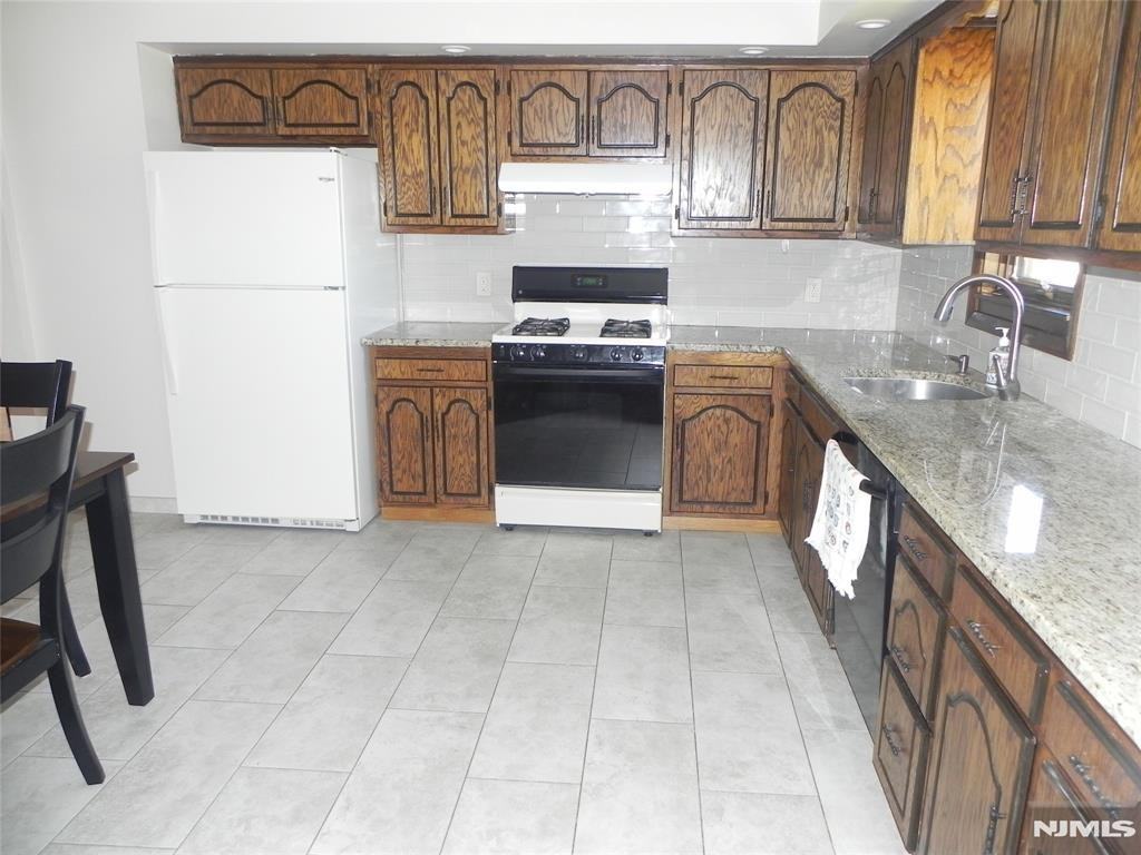 52 Wilson St - Photo 5 of 12