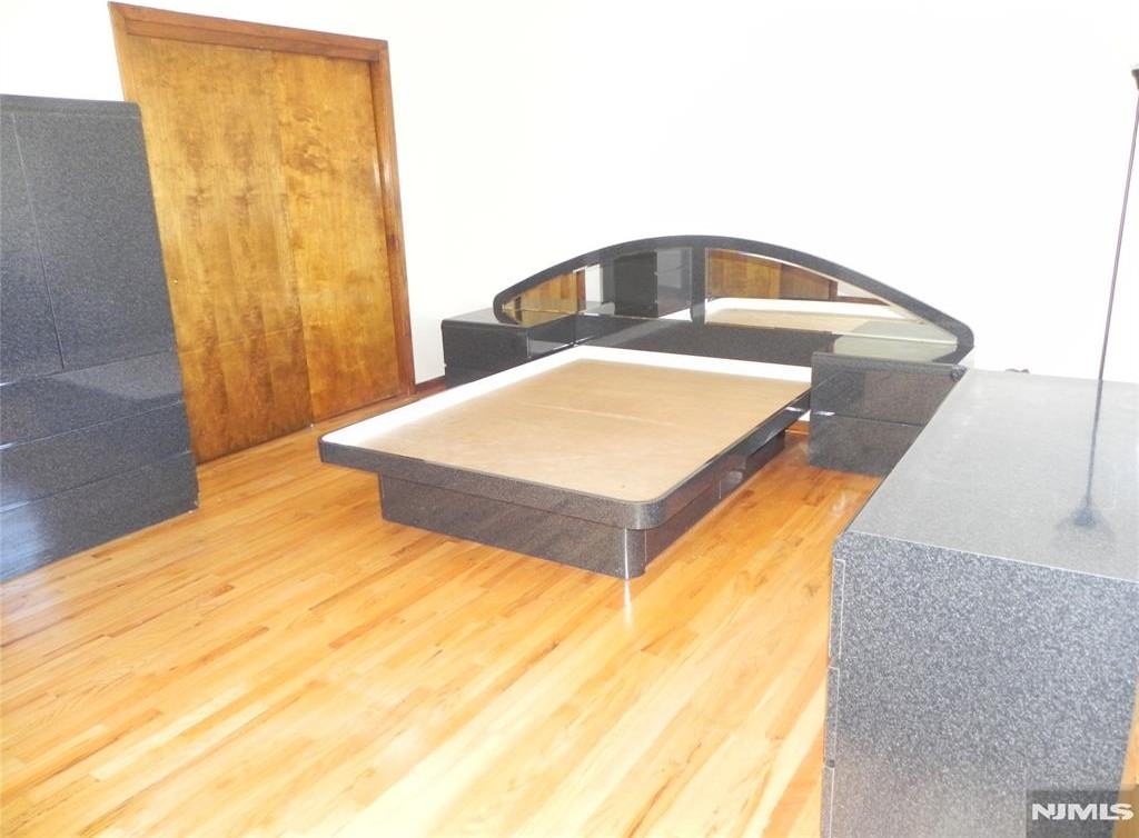 52 Wilson St - Photo 6 of 12