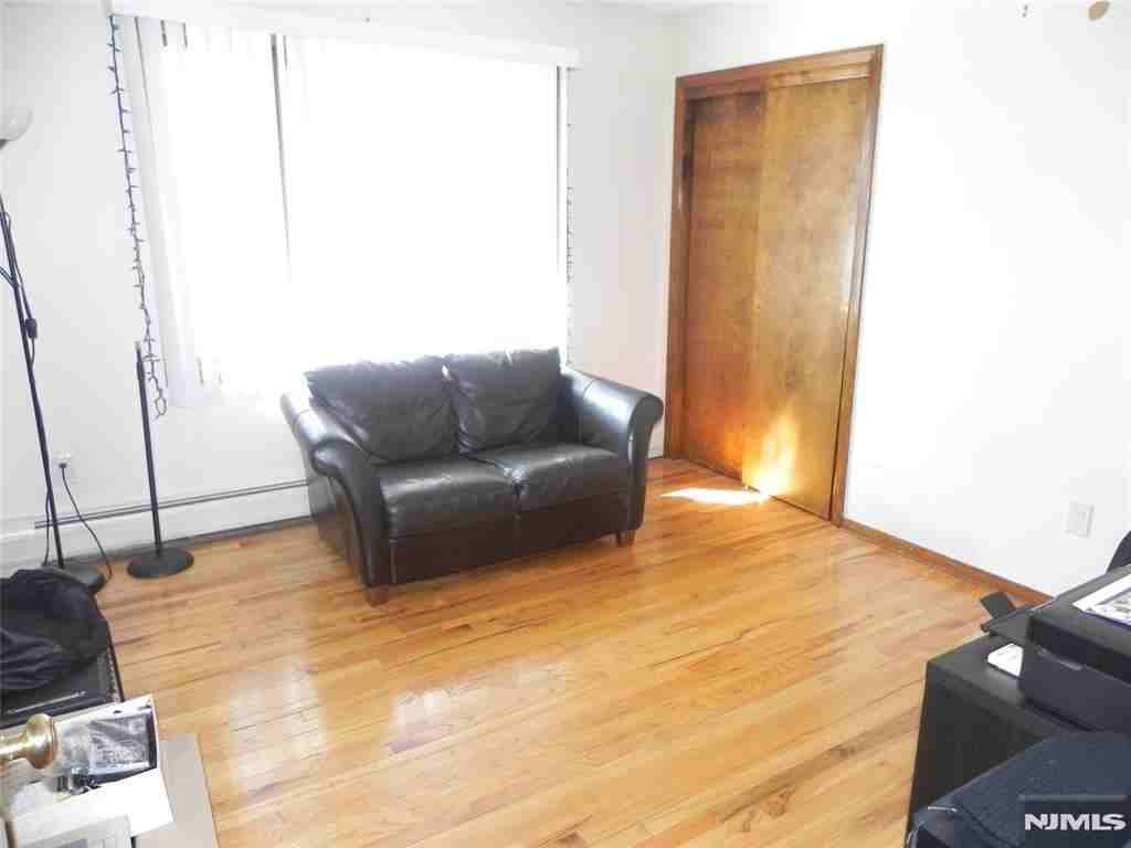 52 Wilson St - Photo 7 of 12