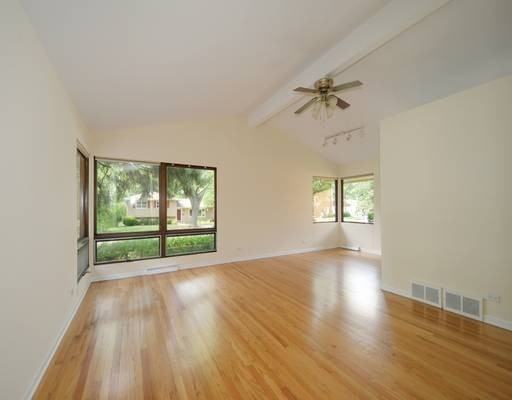 220 Elmwood Dr - Photo 3 of 14