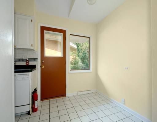 220 Elmwood Dr - Photo 6 of 14