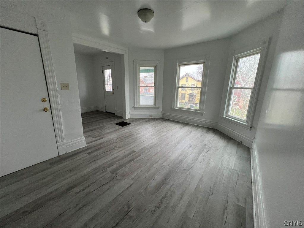 229 Kellogg St - Photo 3 of 30