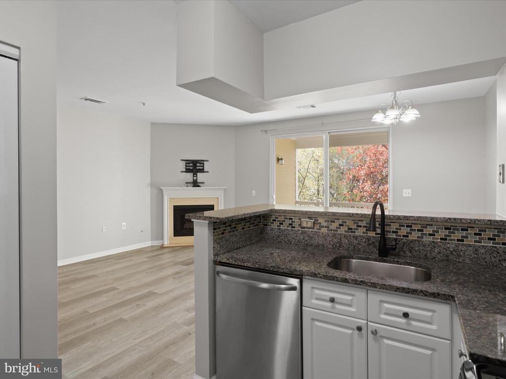 12909 Alton Sq ##303 - Photo 5 of 31