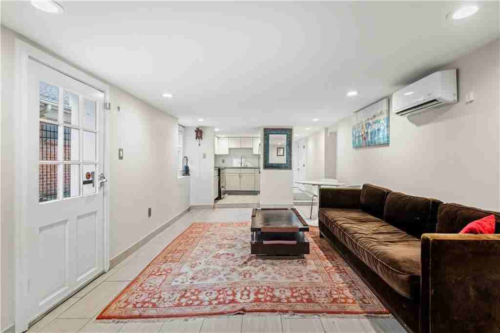 2429 Octavia St - Photo 3 of 17