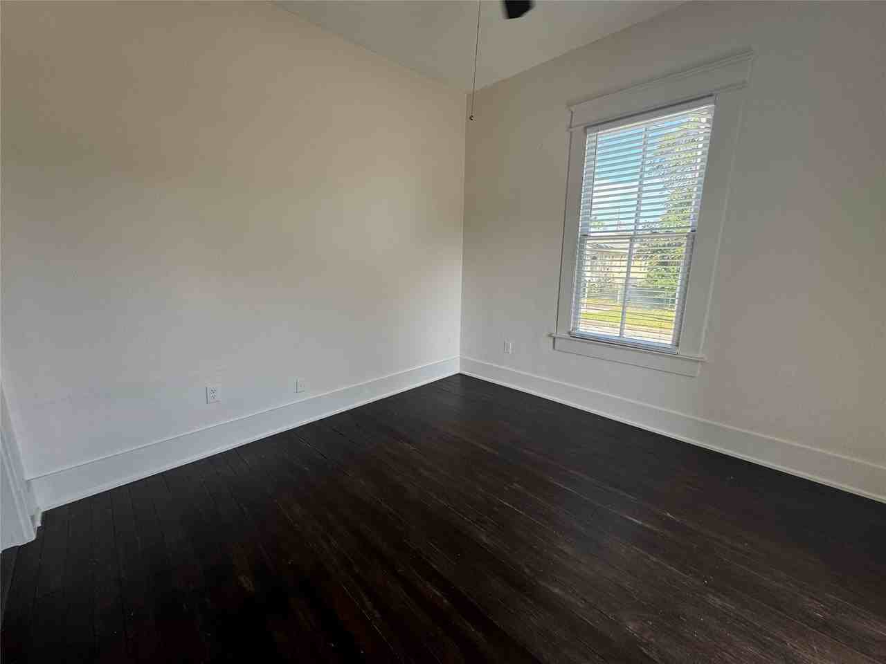 801 8th St - Photo 4 of 12