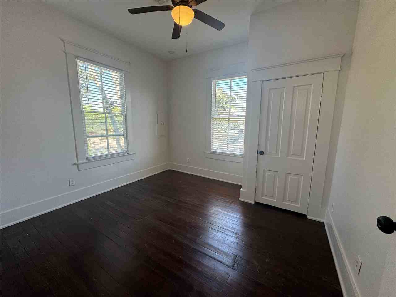 801 8th St - Photo 7 of 12