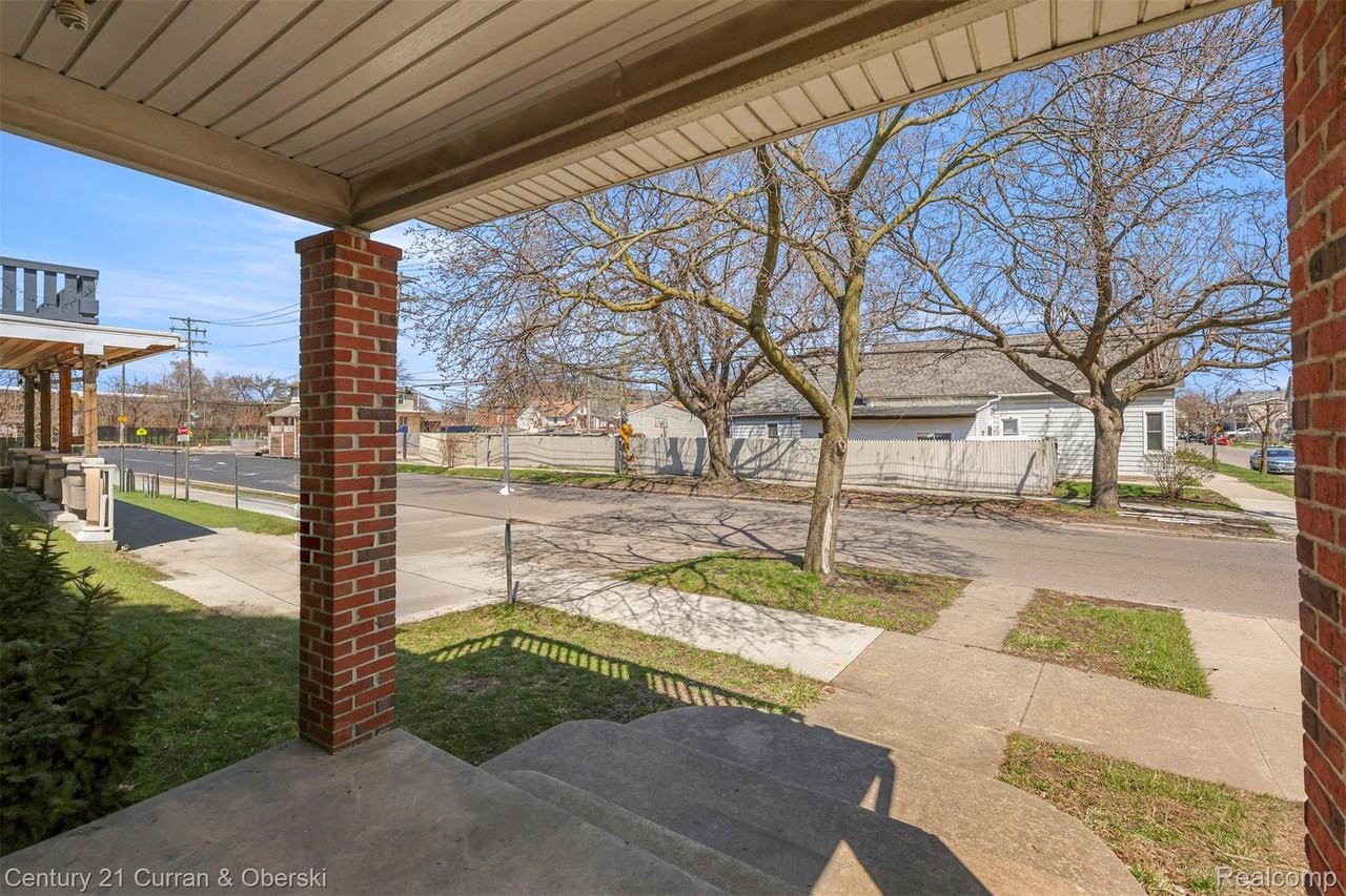 1409 Green St - Photo 3 of 23