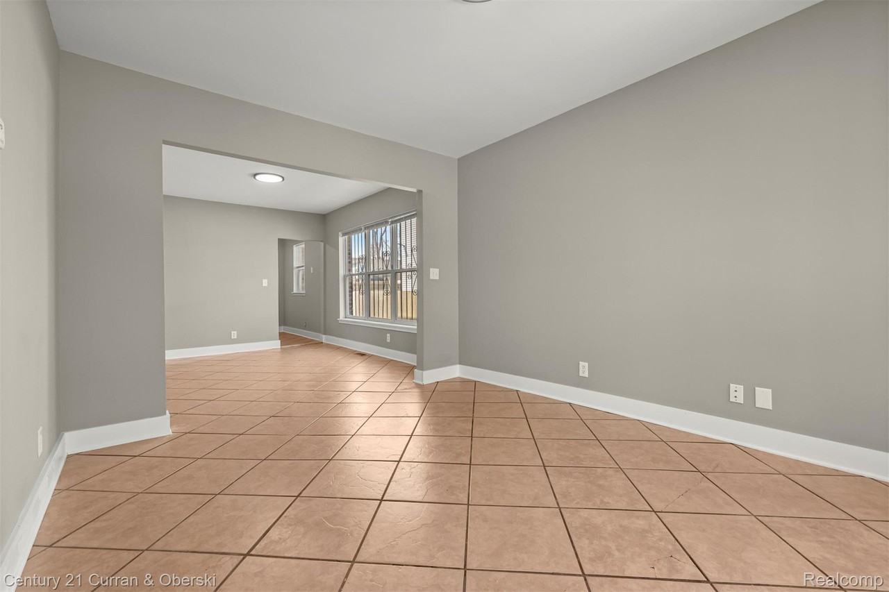 1409 Green St - Photo 4 of 23