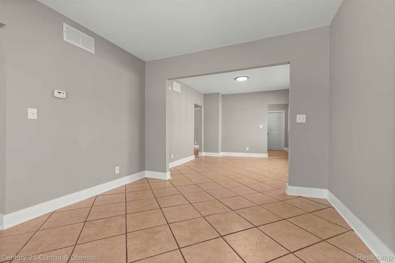 1409 Green St - Photo 5 of 23