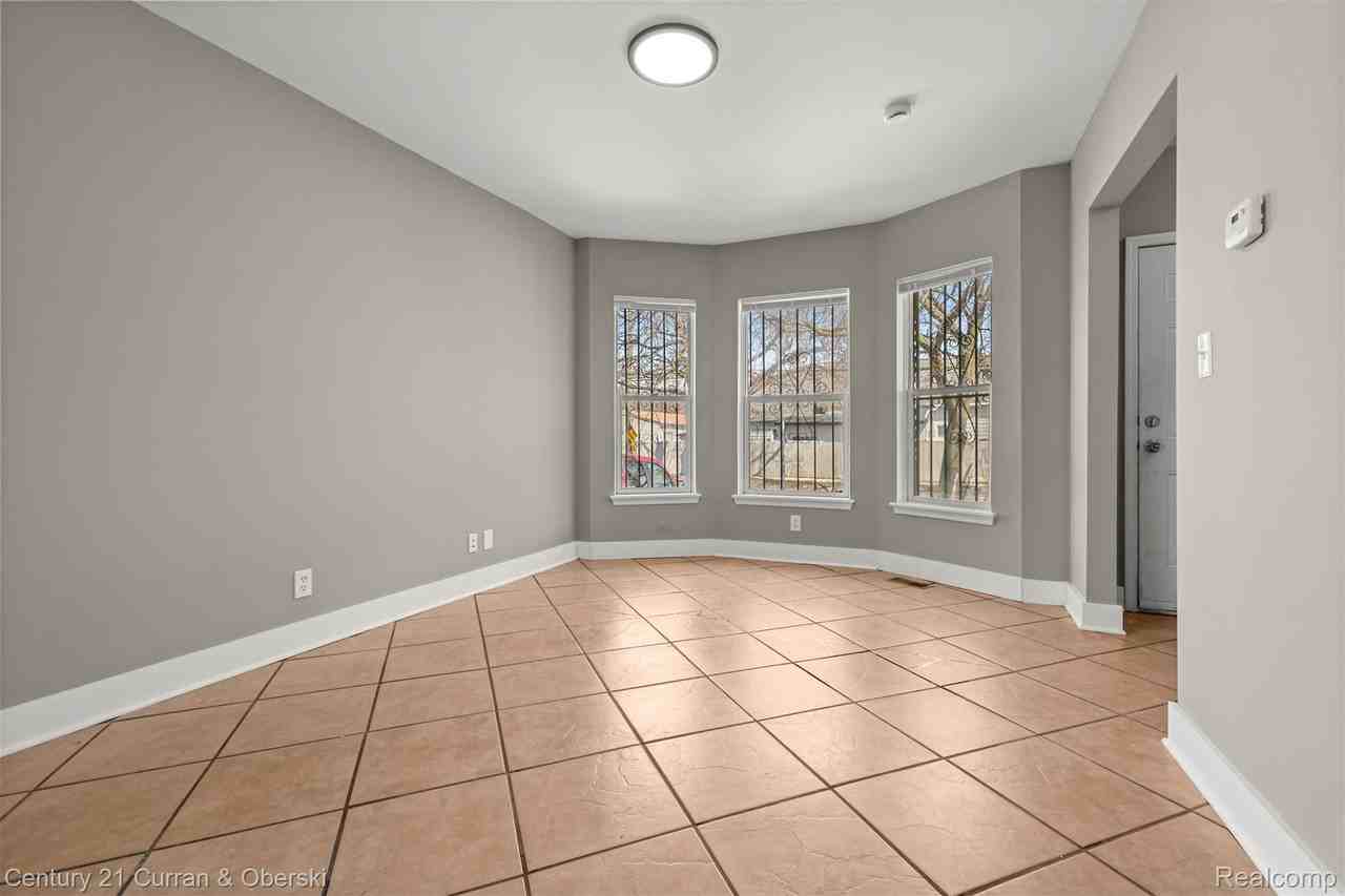 1409 Green St - Photo 6 of 23