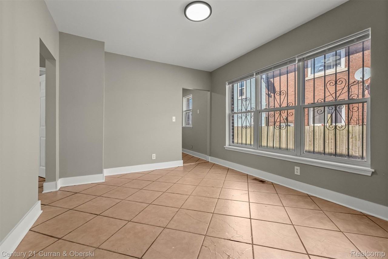 1409 Green St - Photo 7 of 23