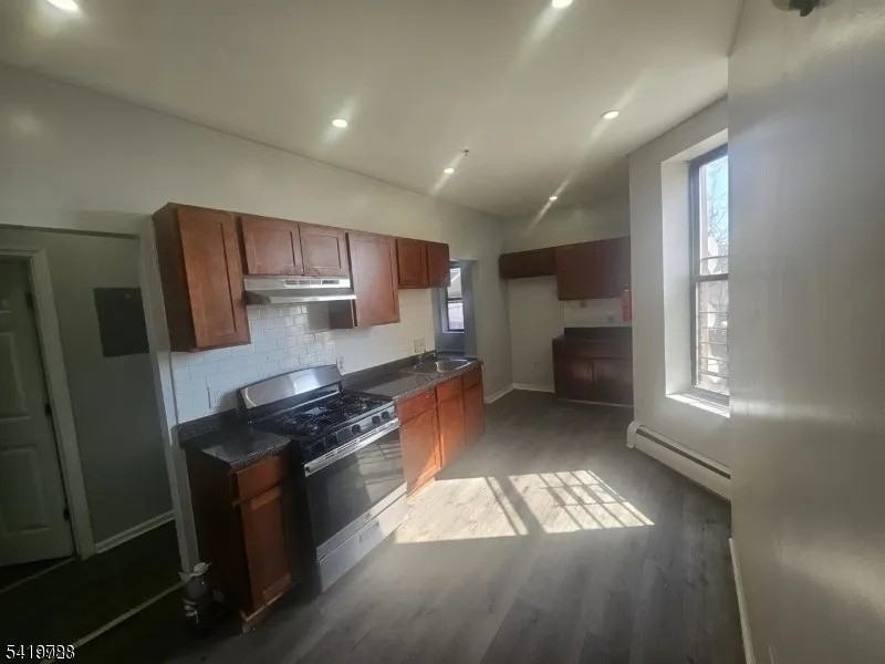 150 Broad St - Photo 4 of 9