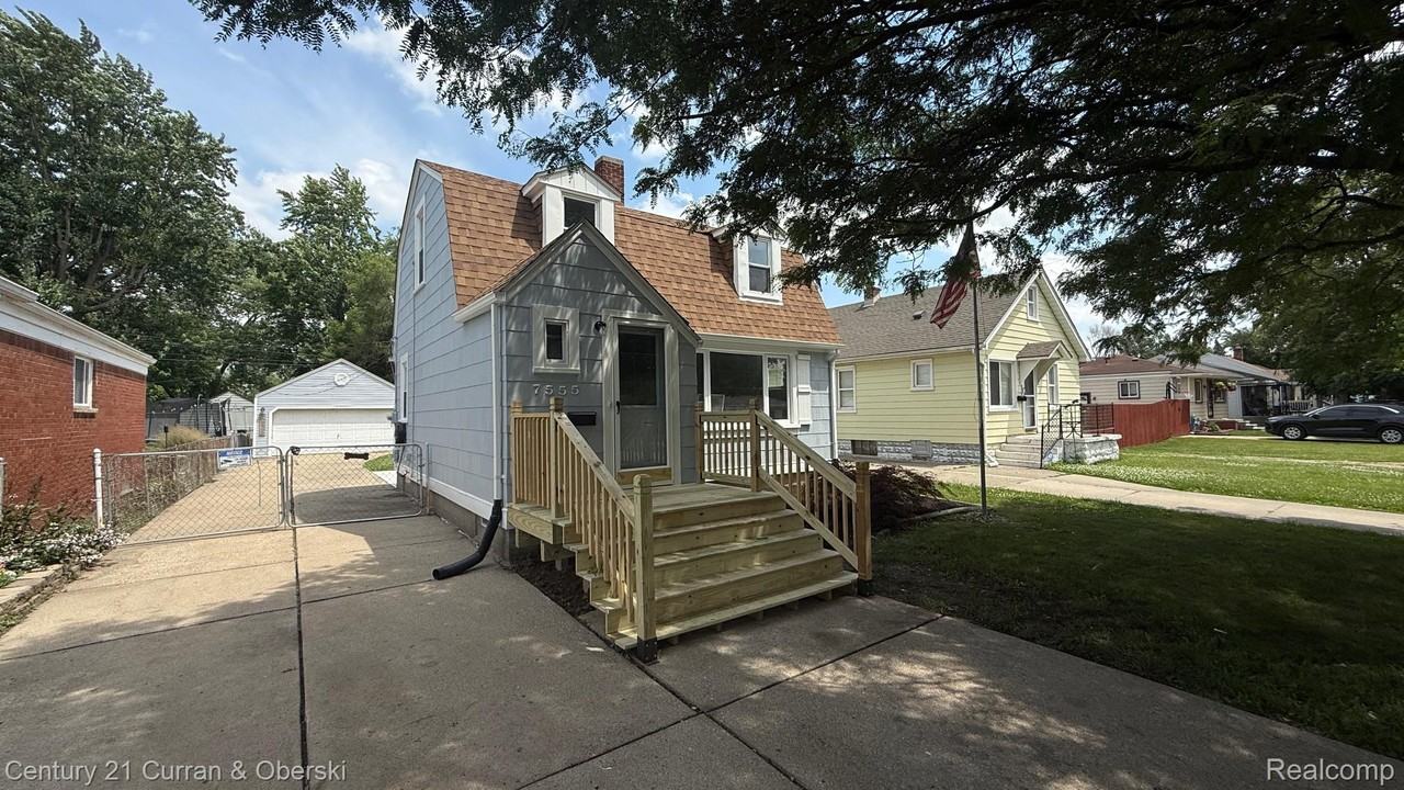 7555 Ziegler St - Photo 3 of 22