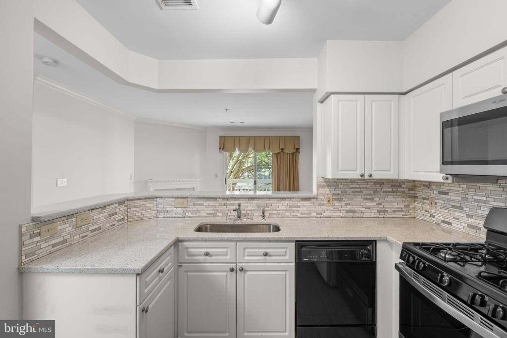 12915 Alton Sq ##213 - Photo 5 of 37