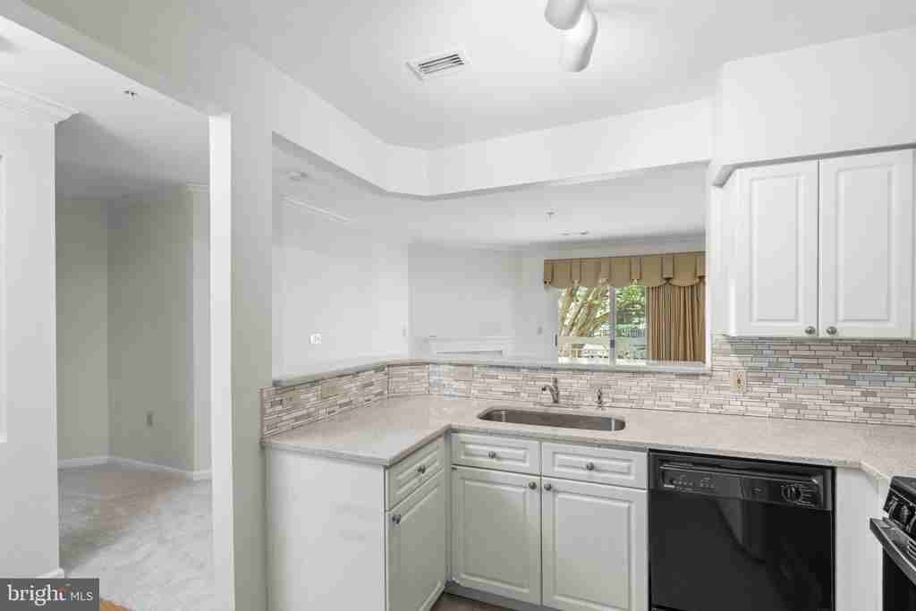 12915 Alton Sq ##213 - Photo 7 of 37