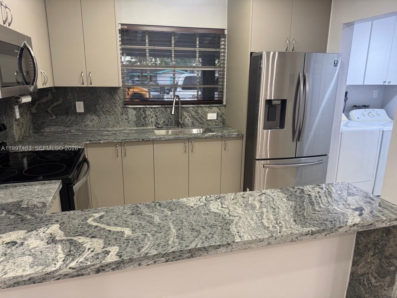 7541 Miramar Pkwy - Photo 7 of 33