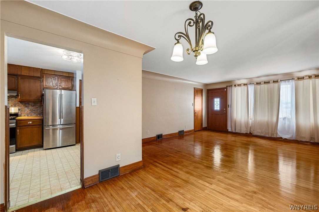 133 Halstead Ave - Photo 2 of 17
