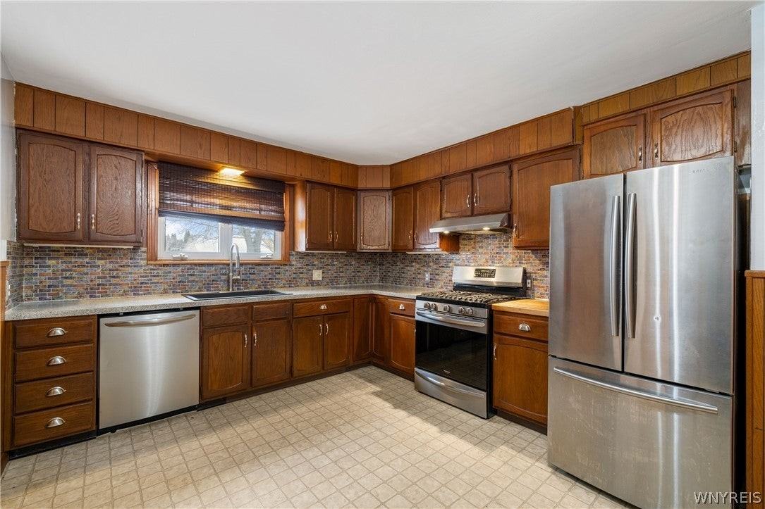133 Halstead Ave - Photo 4 of 17