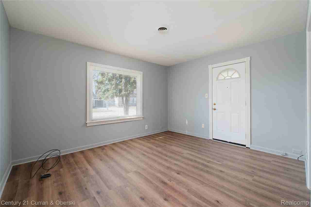 22619 Furton St - Photo 3 of 23