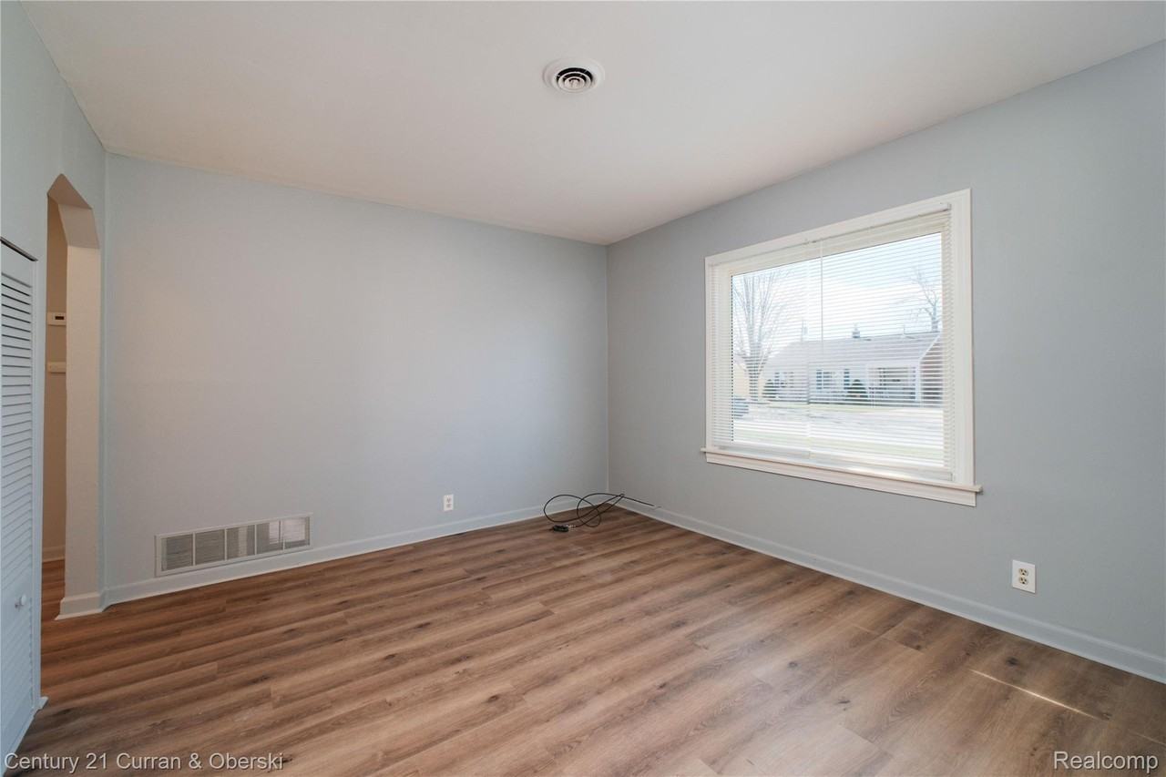 22619 Furton St - Photo 4 of 23