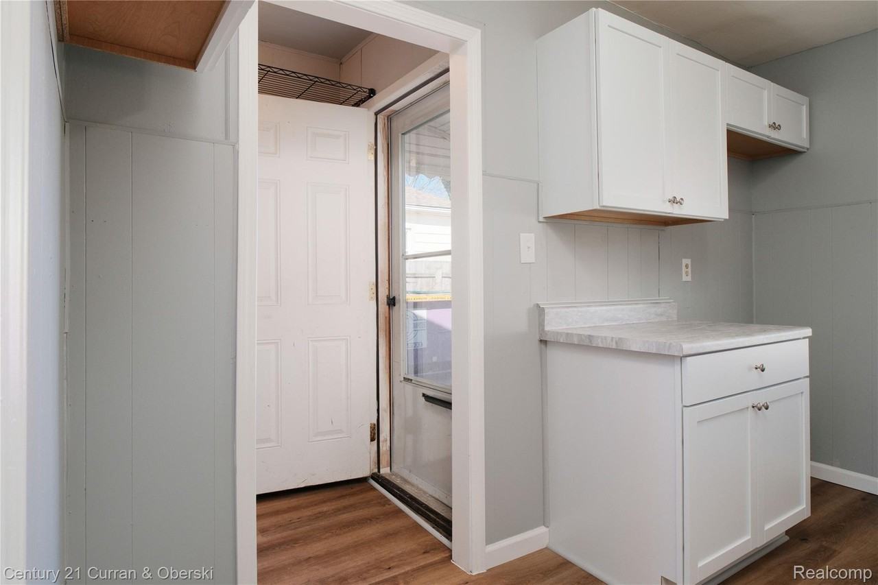 22619 Furton St - Photo 5 of 23