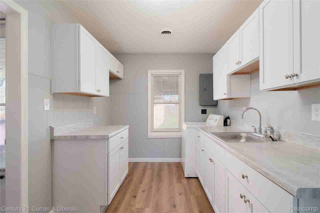 22619 Furton St - Photo 6 of 23