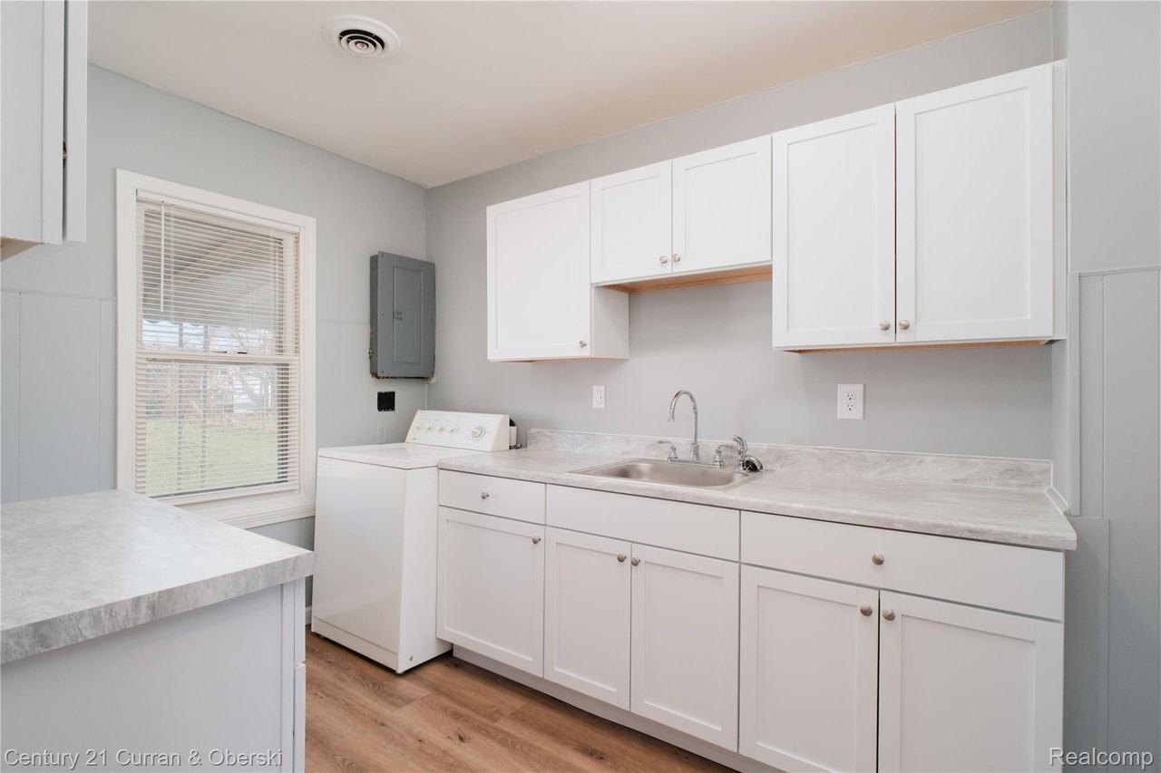 22619 Furton St - Photo 7 of 23