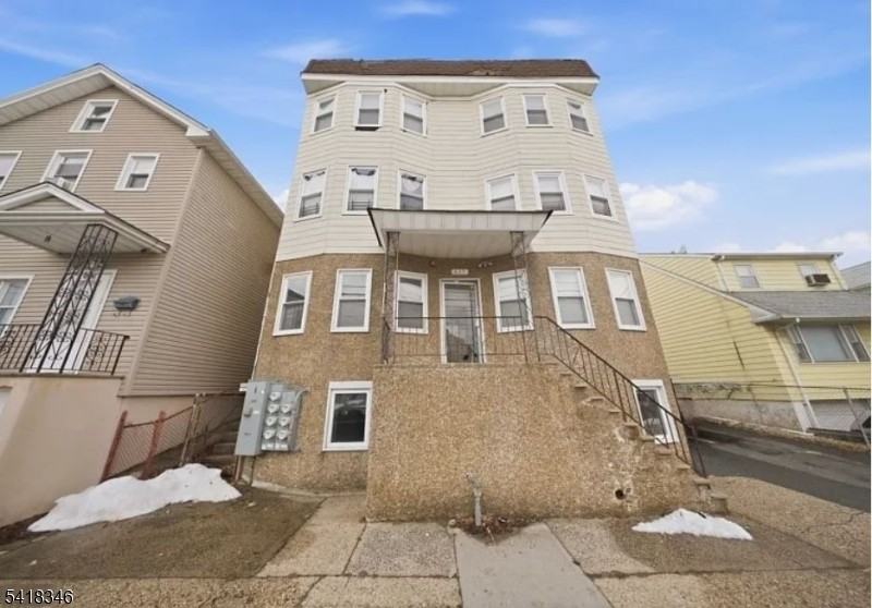 437 Elm St Apt 3r