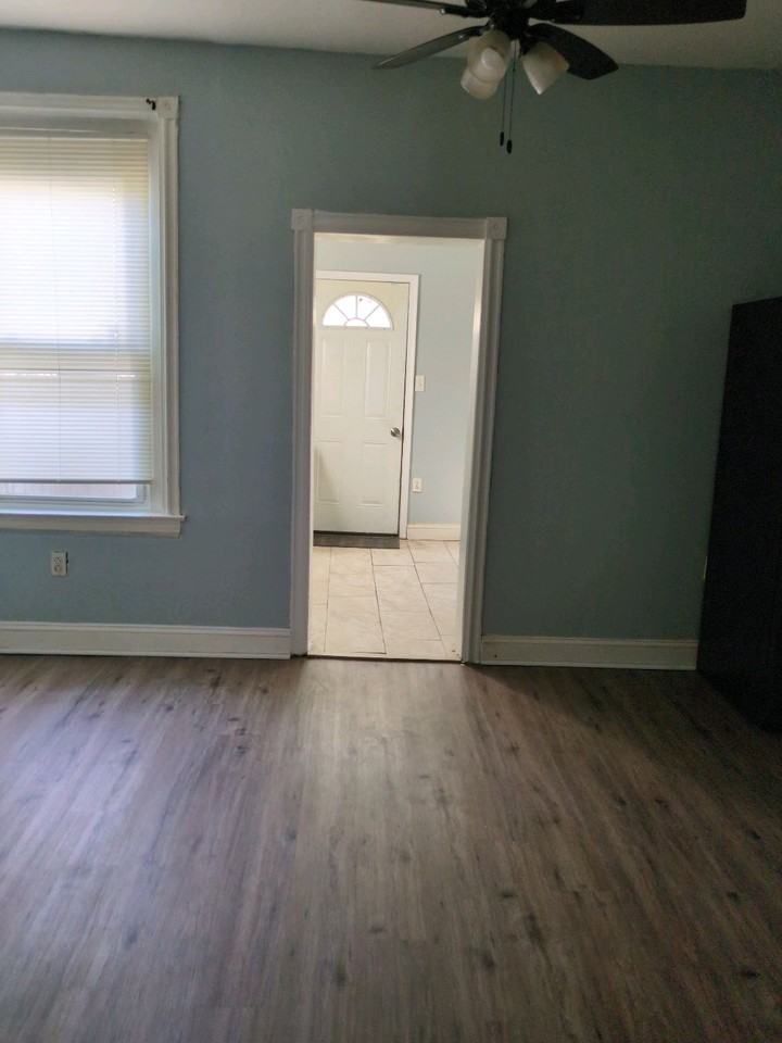 714 E 22nd St #1 - Photo 3 of 6