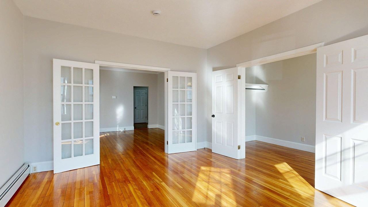 52 Clark Avenue52 Clark Avenue - 2 #2 - Photo 2 of 37