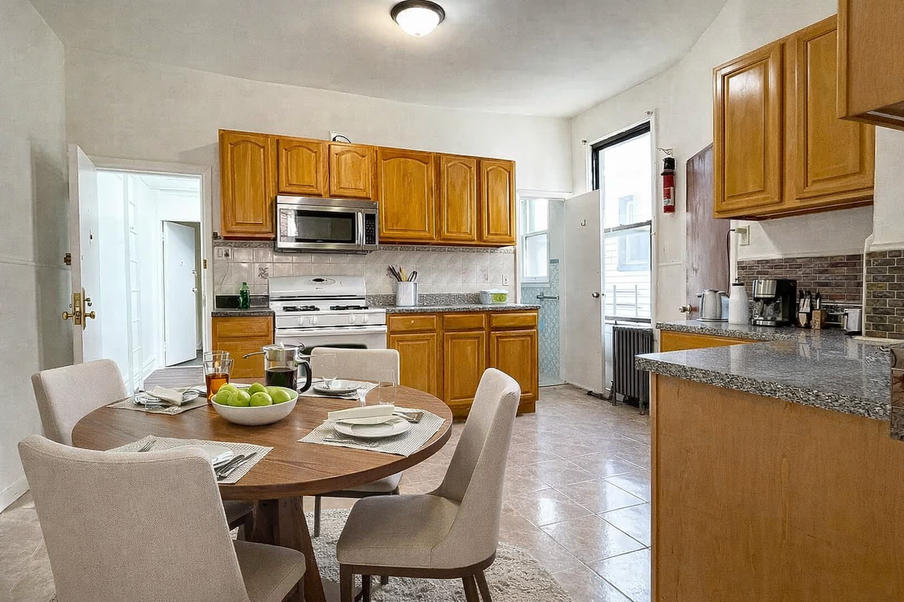 934 40th Street #2F - Photo 7 of 10