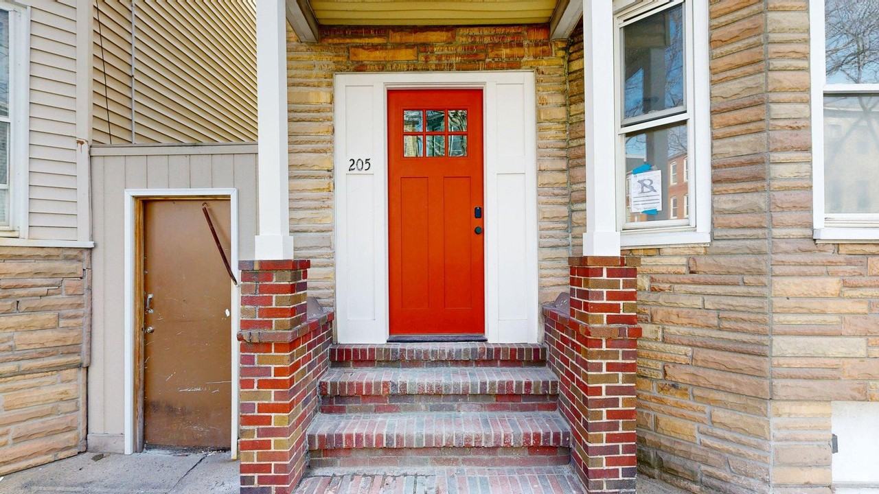 205 Chelsea Street205 Chelsea Street - 3 #3 - Photo 4 of 33